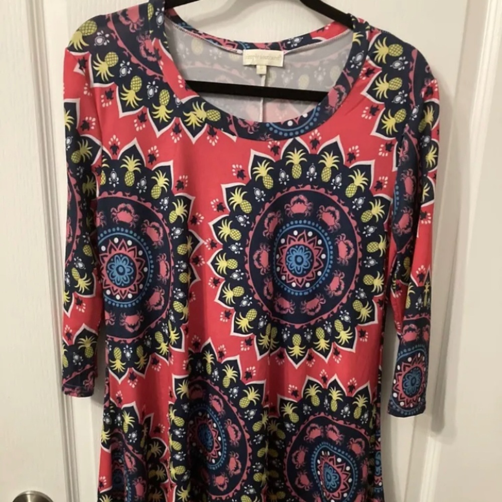 Simply Southern Tunic Top Small Pink Blue Yellow Shark Bite Hem 3/4 Sleeve Crabs